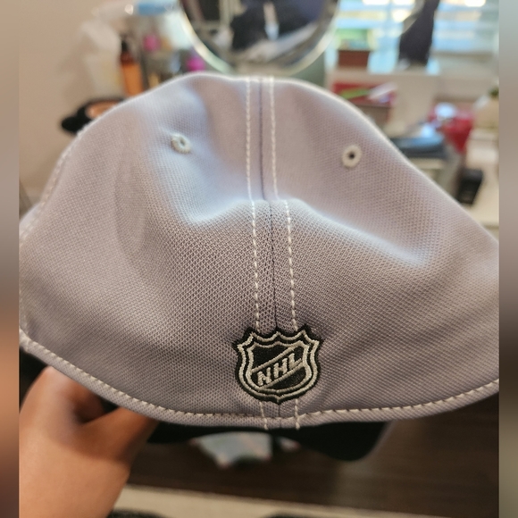 LA Kings hat - Picture 3 of 5